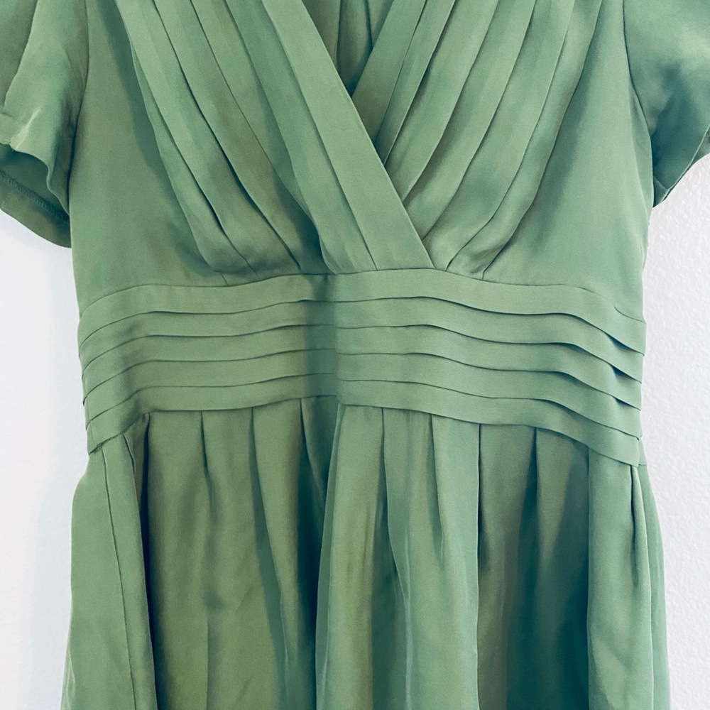 Banana Republic Sage Pleated Midi Dress 100%Silk